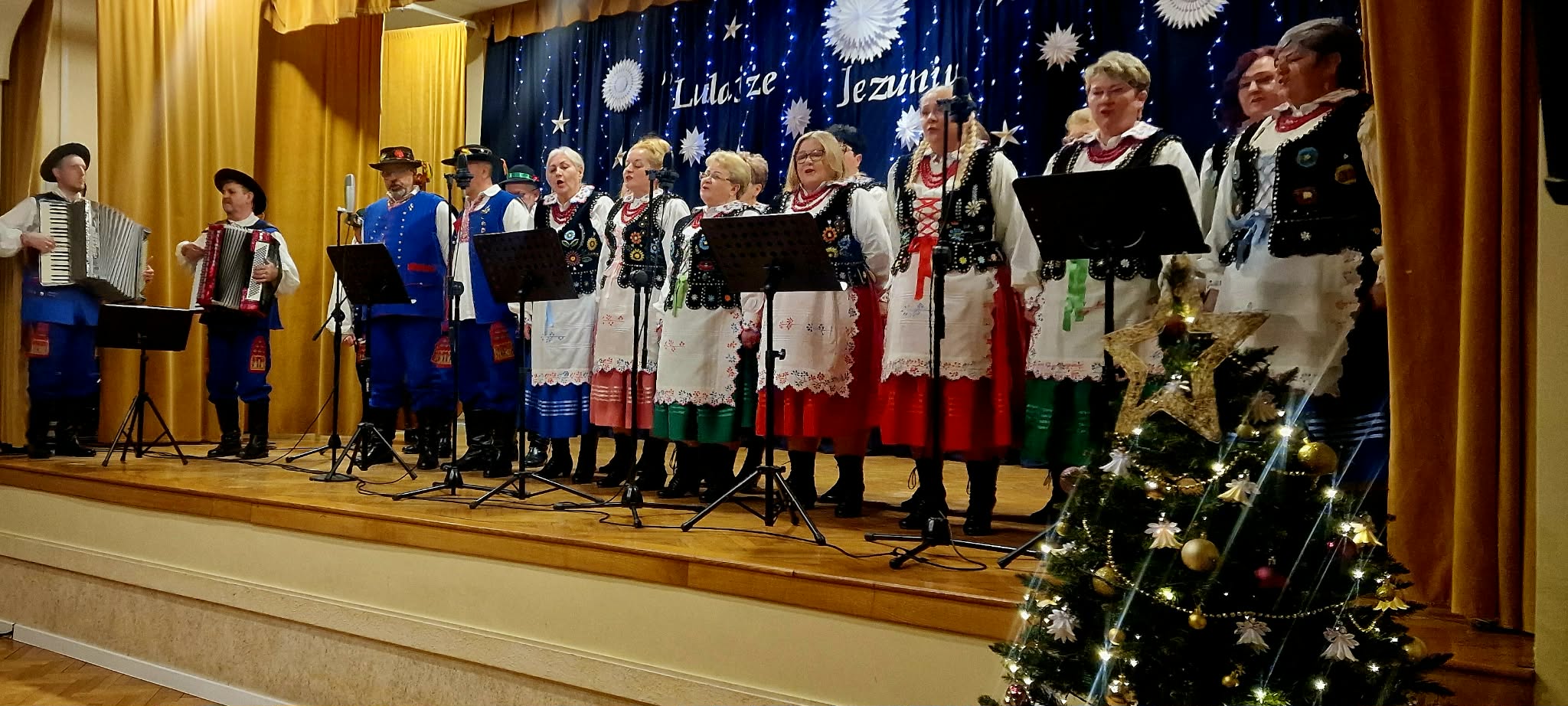 Koncert Kolęd i Pastorałek z Zespołem Magurzanki w Nowym Ĺťmigrodzie