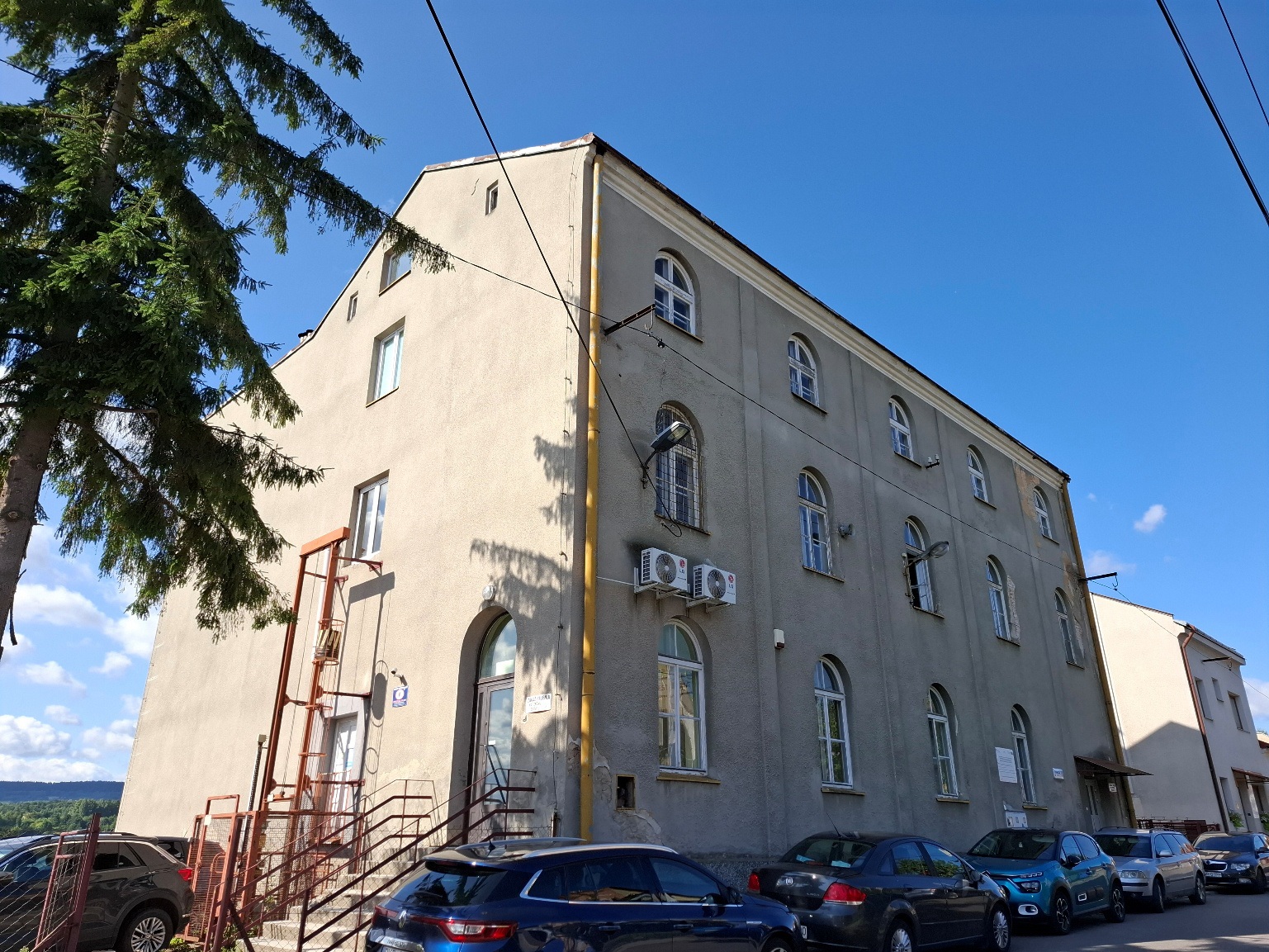 Poprawa efektywności energetycznej zabytkowego budynku przy ul. Dąbrowskiego 10 - Powiat Strzyżowski