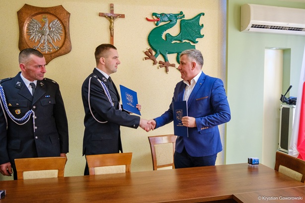 Umowa użyczenia budynku Remizy OSP w Nowym Ĺťmigrodzie podpisana