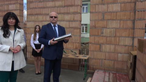 Uroczystość podpisania i wmurowania aktu erekcyjnego pod rozbudowę Szkoły Podstawowej w Broniszowie