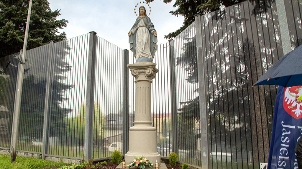 Zakończenie prac konserwatorskich zabytkowej figury Matki Bożej Niepokalanej w Jaśle